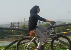 القضاء الإيراني يحذر من انتشار “العُري” ويدعو لتشديد تطبيق الحجاب